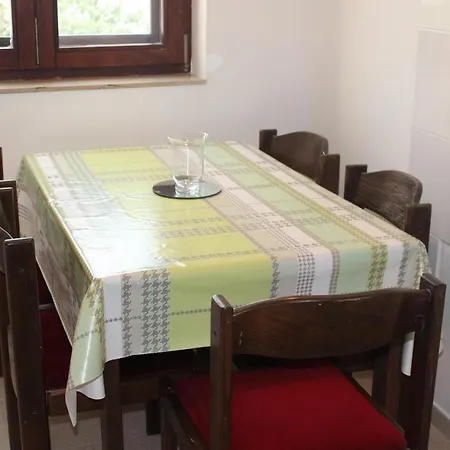 Petrada דירה אומיס