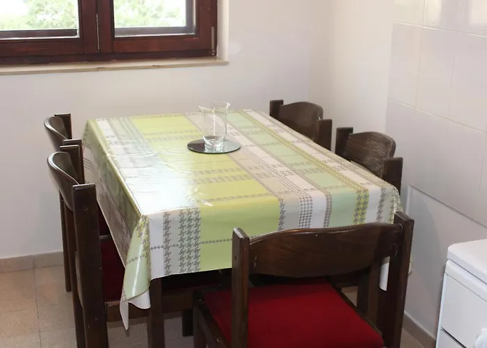 Petrada דירה אומיס