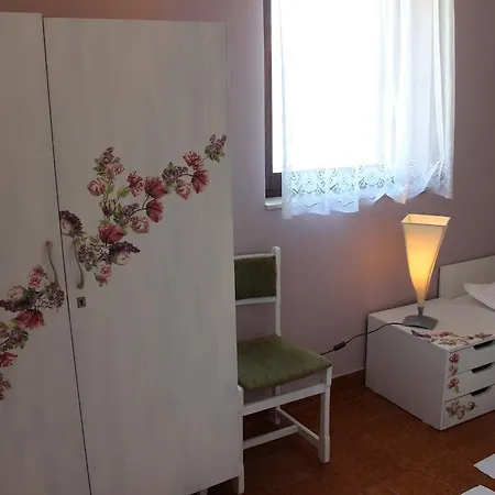 アパート Petrada オミシュ