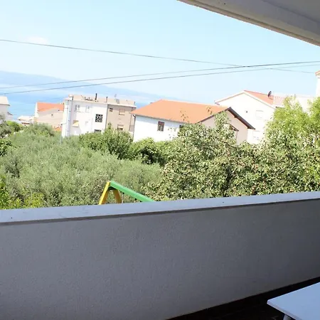 Petrada アパート オミシュ